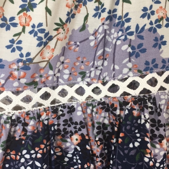 Cream & Navy Floral Top - Picture 4 of 4